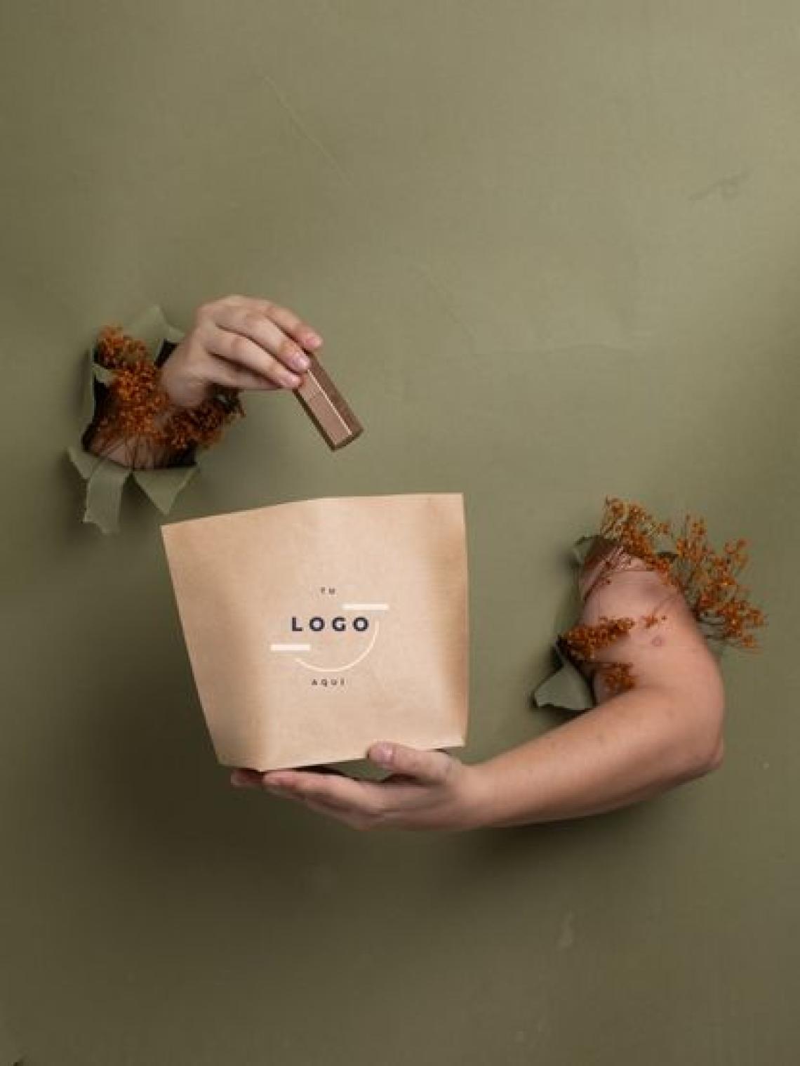 Bolsa kraft hexagonal pequeña sin asas, personalizable y sostenible, perfecta para packaging de comercios responsables