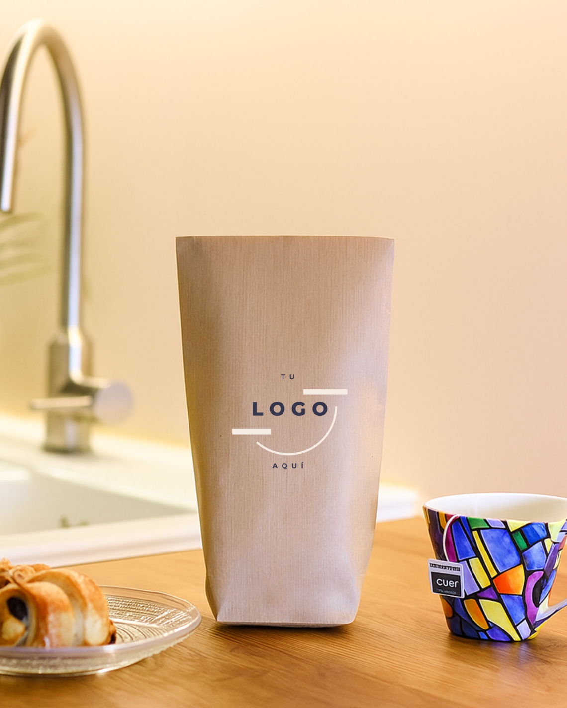 Bolsas de papel sin asas que contienen galletas