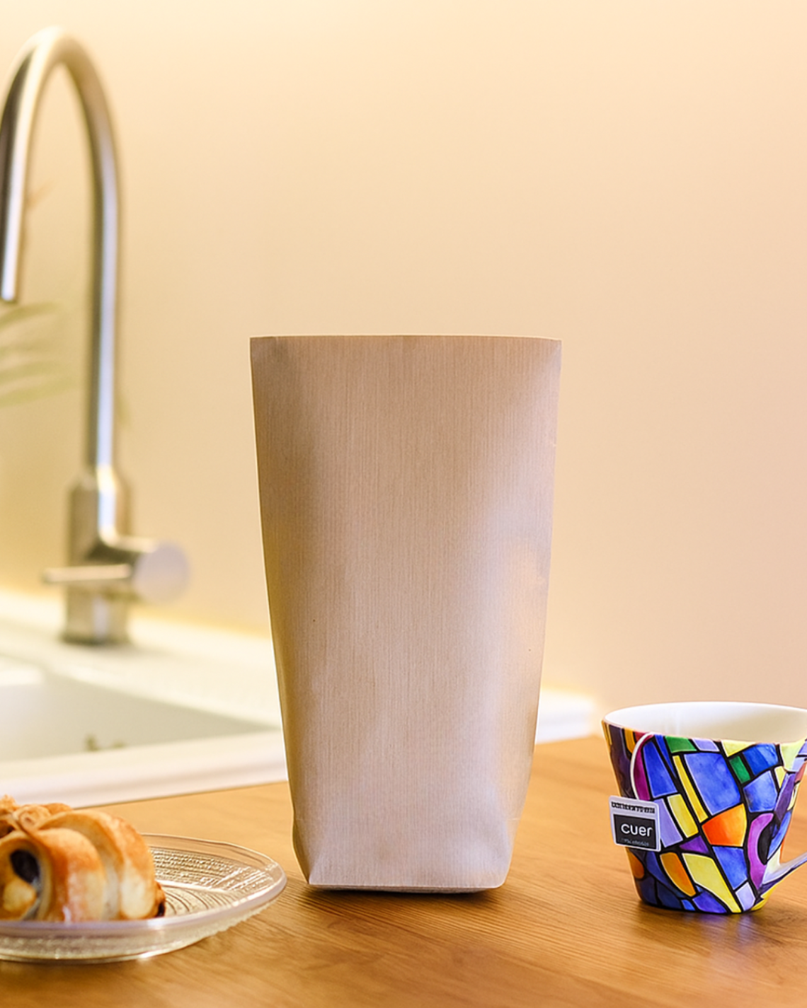 Bolsas de papel sin asas que contienen galletas