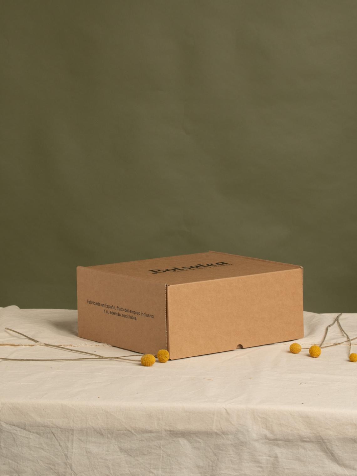 Cajas de cartón reciclado con separador para ecommerce 29x25x12 | Fabricadas por personas con discapacidad intelectual