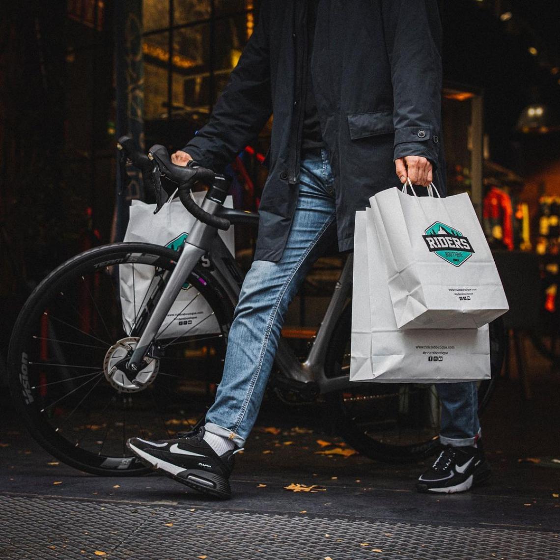 bolsas de papel blancas con logo