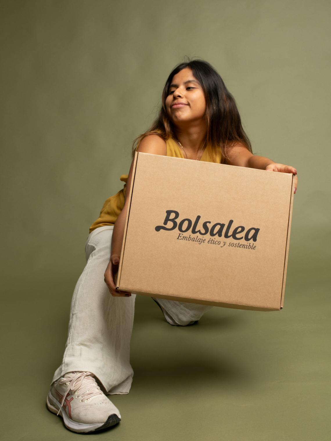 Cajas de cartón reciclado con separador para ecommerce 38x32x14 | Fabricadas por personas con discapacidad intelectual