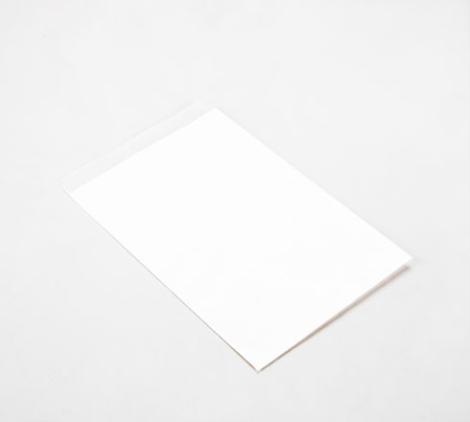 Sobres de papel blancos