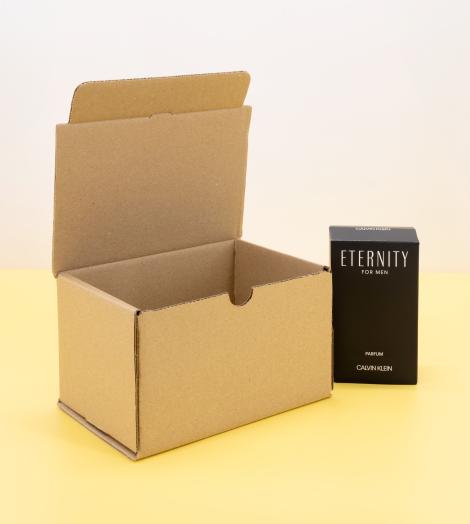 Cajas de cartón pequeñas para tiendas Cajas de cartón pequeñas con una caja de móvil al lado