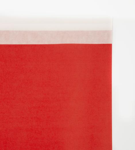 Sobres de papel rojos con tira adhesiva blanca