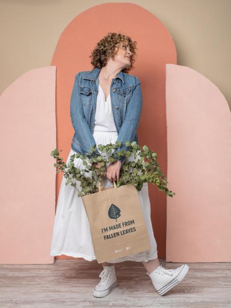 Bolsas hechas de hojas de árboles caídas para tiendas Bolsas de papel hechas de hojas de árboles
