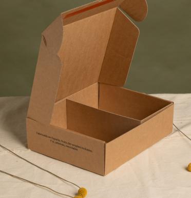 Cajas de cartón reciclado con separador para ecommerce 28x22x8 | Fabricadas por personas con discapacidad intelectual
